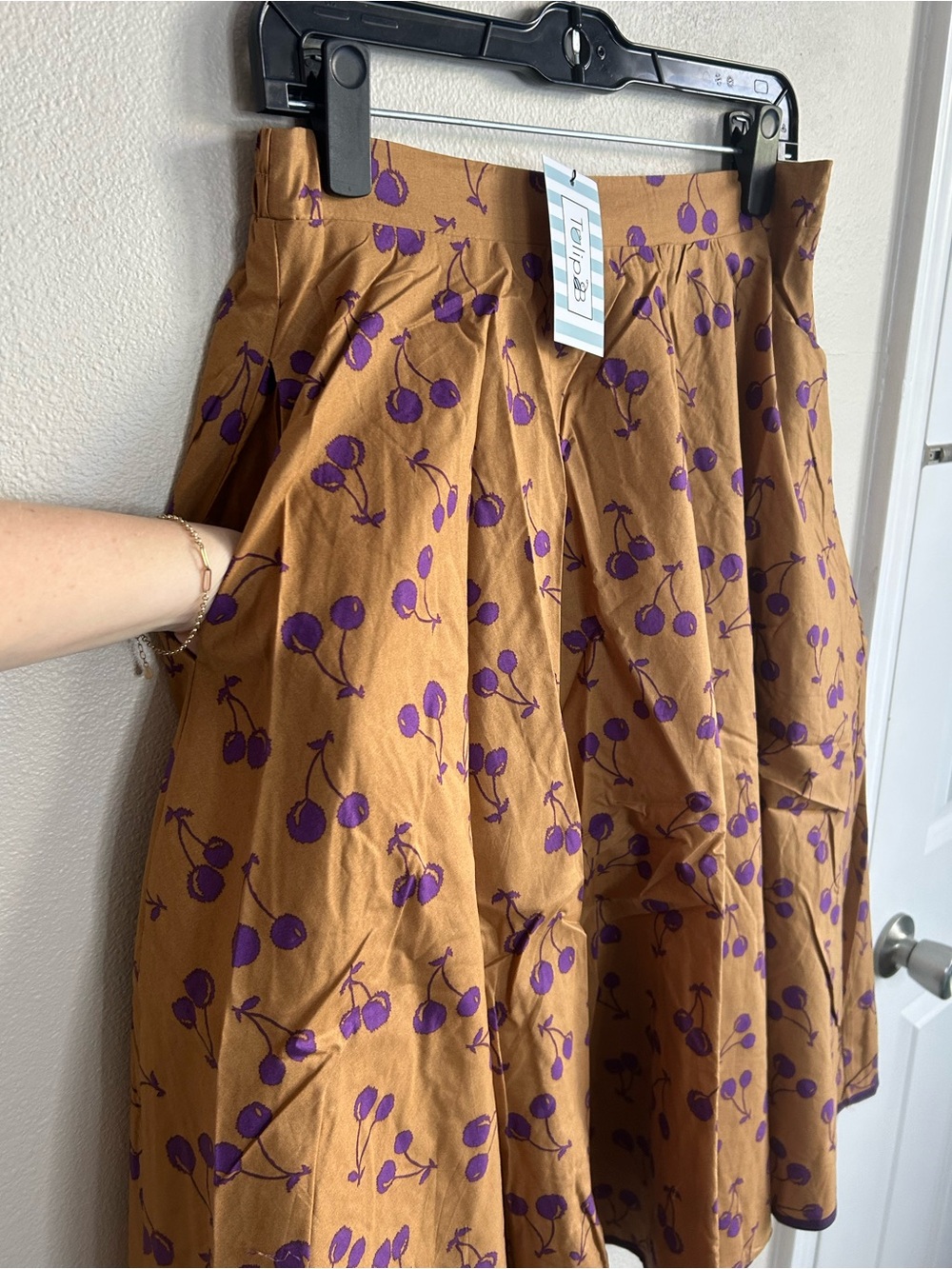 NWT Tulip B Brown Camel Purple Cherries Full Cherry Skirt Elastic Waist Lined L - Picture 5 of 7